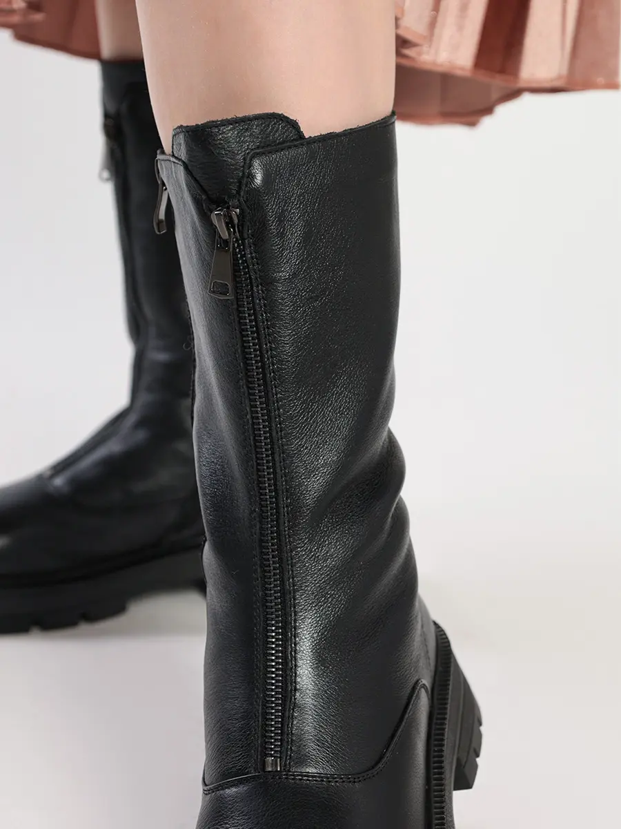 Полусапоги черного цвета с молниями